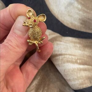 Vintage Gold-Tone Mouse Brooch 🐭✨